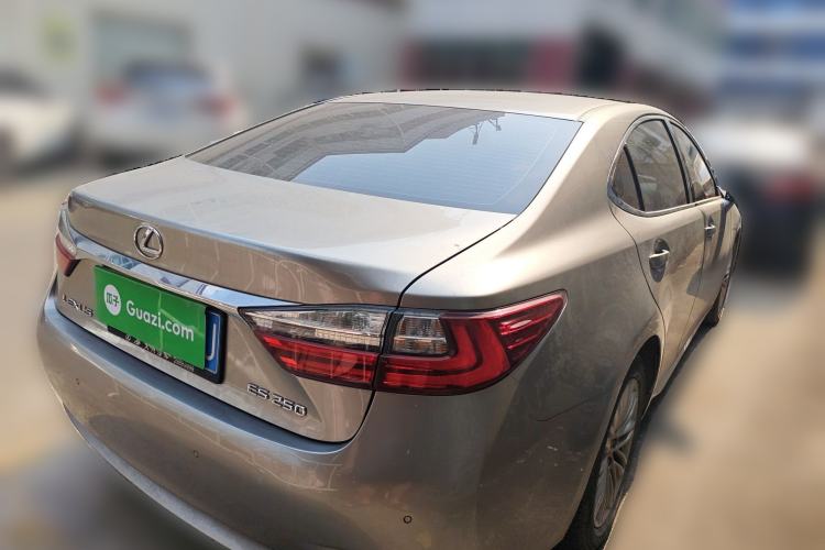 Used Lexus ES 2015 250 Elegant Edition Rear Right 45 Deg