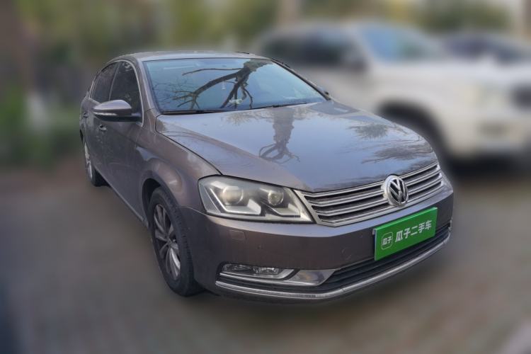 Used Volkswagen Magotan 2013 1.8TSI Luxury Model Front Right 45 Deg