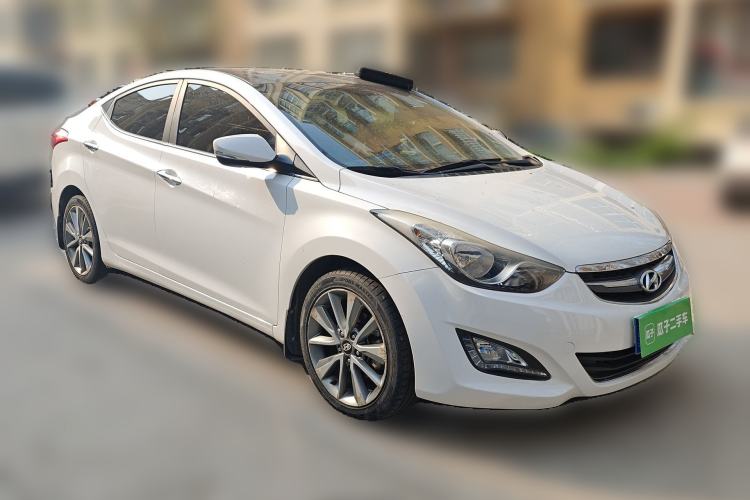 Used Hyundai Elantra (5th Generation / Langdong) 2013 1.6L Automatic Leading Model Front Right 45 Deg