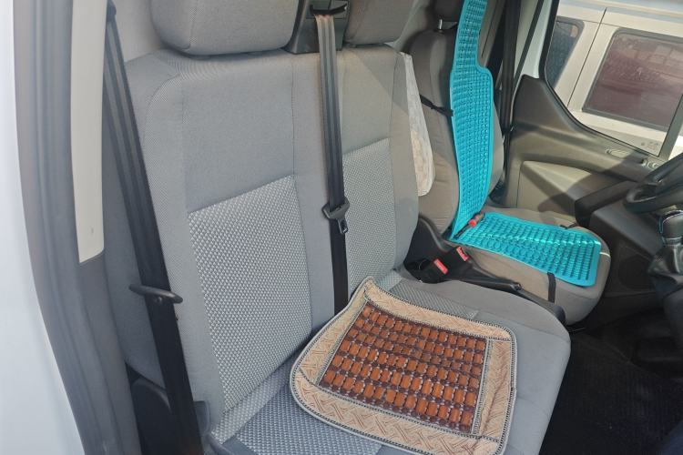 Used Ford Transit 2019 2.0T Diesel Van Mid-Chassis Mid-Roof 3-Seater China VI Standard
