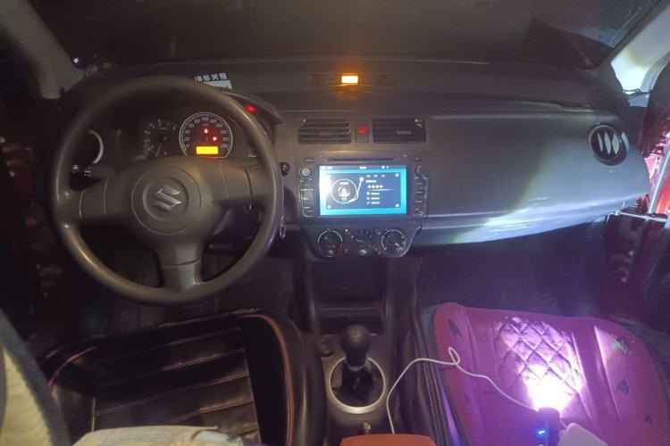 Used Suzuki Swift 2011 1.5L Manual Fashion Edition Center Console