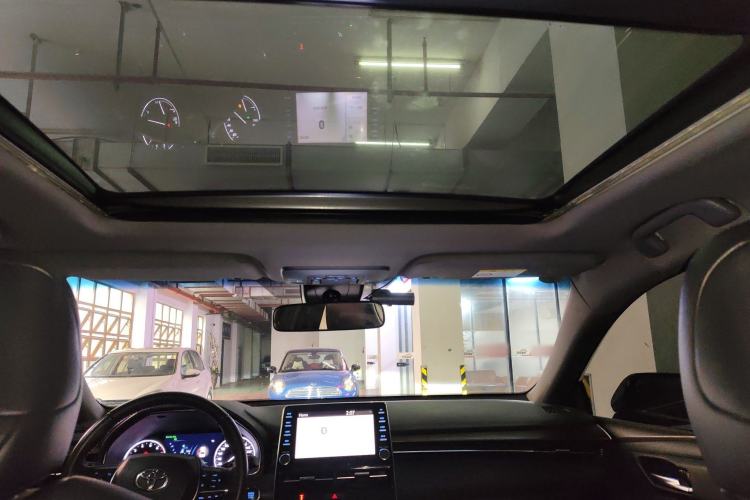 Used Toyota Avalon 2019 2.5L Touring Premium Version China VI Standard Headliner