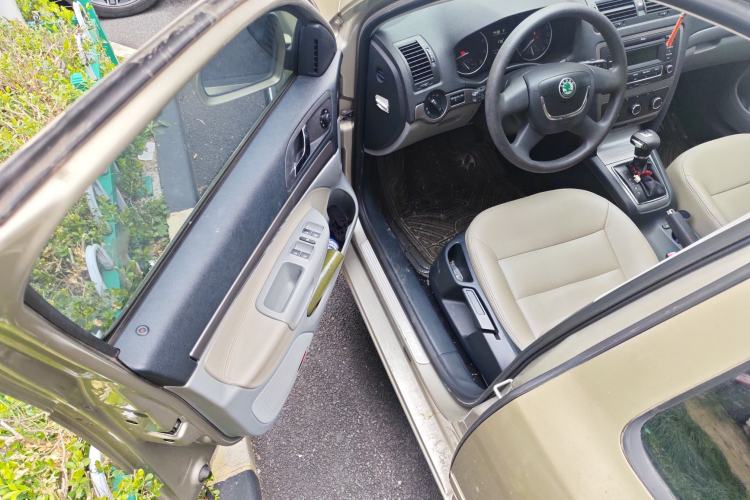 Used Skoda Octavia 2013 2.0L Automatic Yijie Edition Driver Seat