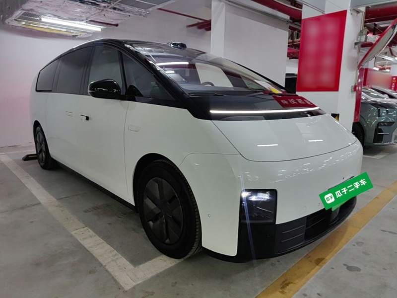 Used Li Auto MEGA 2025 Home Family Special Edition — 3