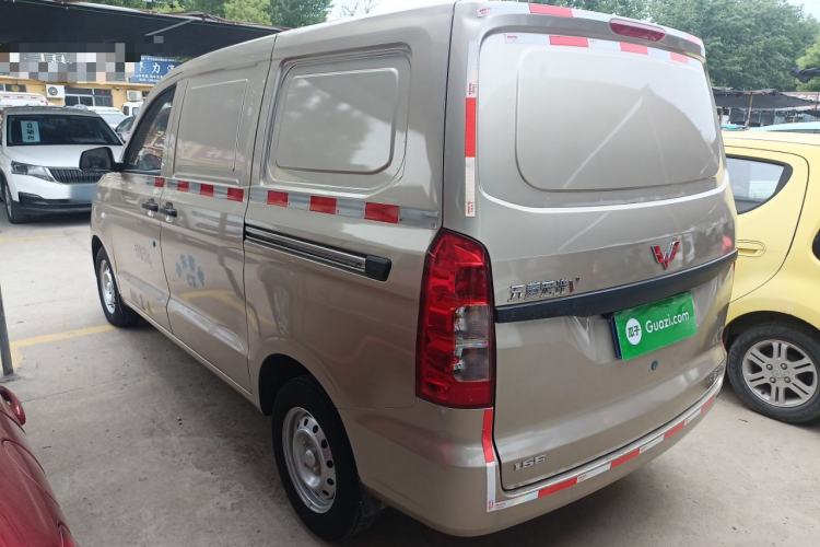 Used Wuling Hongguang V 2022 1.5L Jingqu Edition Enclosed-Window Vehicle with Hydraulic Power Steering LAR