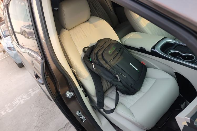 Used Buick GL8 2023 Land Executive Class Comfort Model
