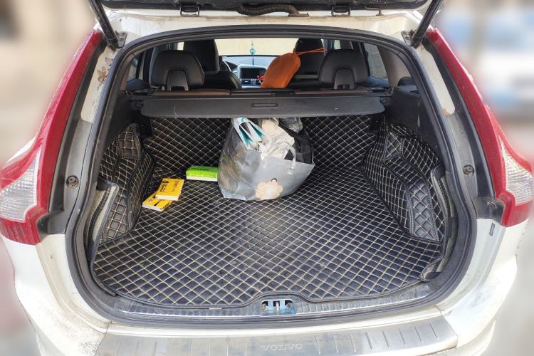 Used Volvo XC60 2017 T5 AWD Smart Range Edition Trunk