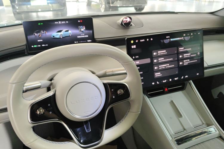 Used Hima Luxeed S7 2024 Max+ Rear-Drive Ultra-Range Intelligent Driving Edition Center Console