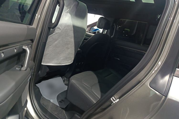 Used Land Rover Defender 2025 110 3.0T P400 – Dynamic HSE Left Rear Seat