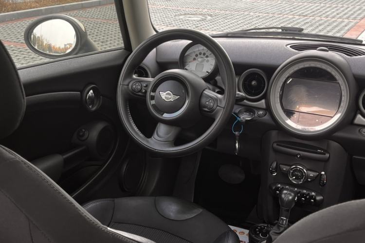 Used MINI MINI 2011 1.6L COOPER Fun