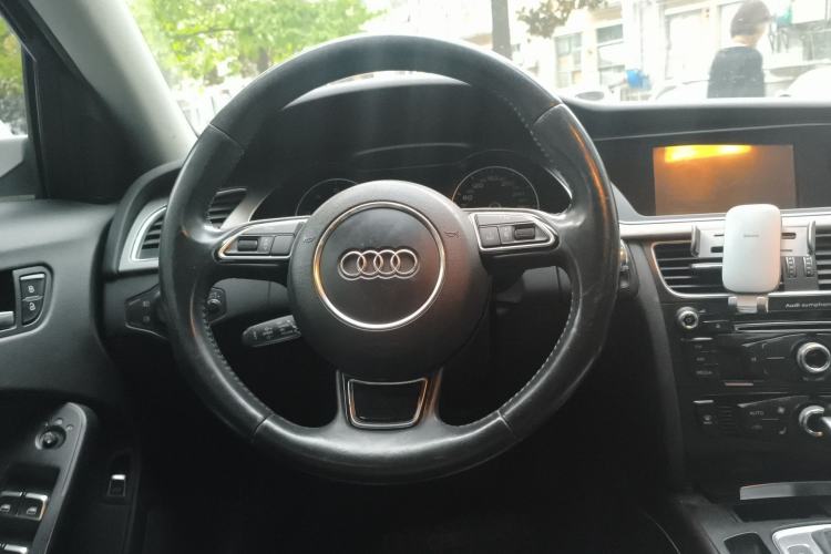 Used Audi A4L 2013 35 TFSI Automatic Comfort Model Steering Wheel