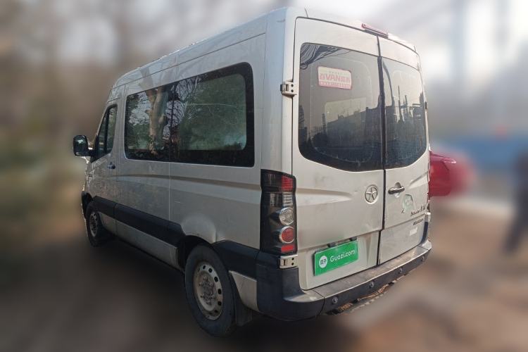 Used JAC Group Sunray 2017 2.0T Short-Wheelbase Mid-Roof Xingkuaiyun Multi-Purpose Commercial Vehicle