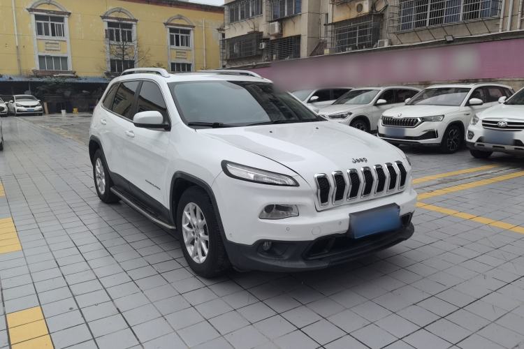 Used Jeep Cherokee 2016 2.4L Leading Edition Front Right 45 Deg