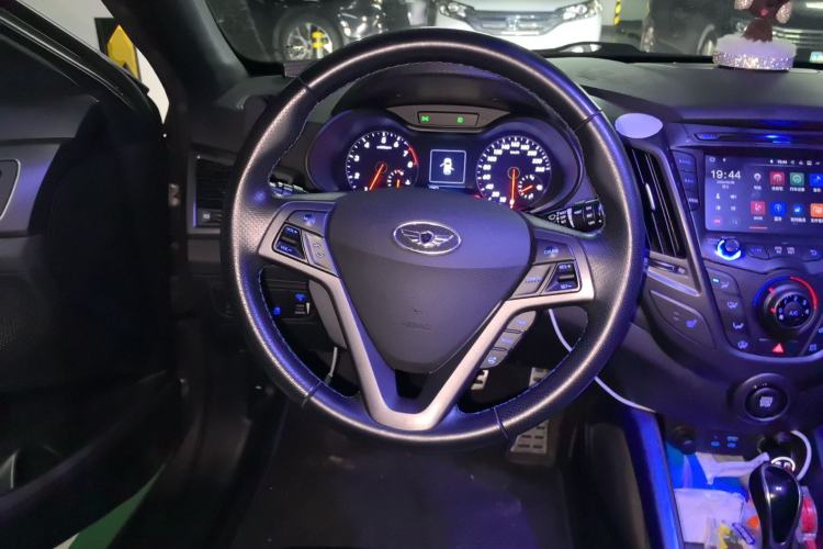 Used Hyundai Veloster 2015 1.6T Automatic Luxury Edition Steering Wheel