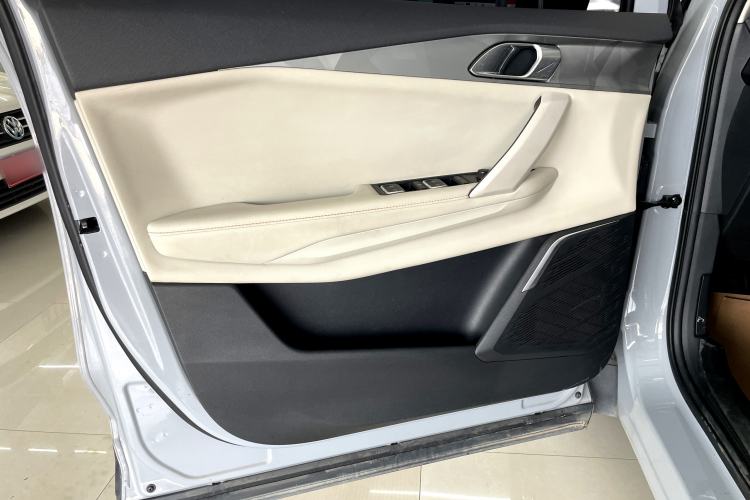 Used Lynk & Co 06 EM-P 2022 PHEV 84 km Range Pro Version