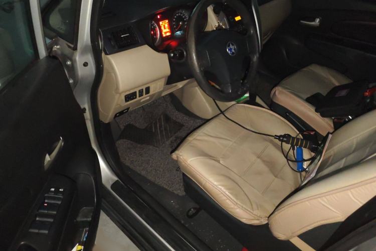 Used Venucia R50 2013 1.6L Automatic Fashion Edition
