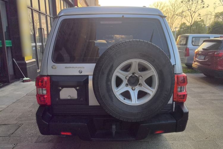 Used Leopaard Q6 2015 2.4L Manual Two-Wheel-Drive Elite Model
