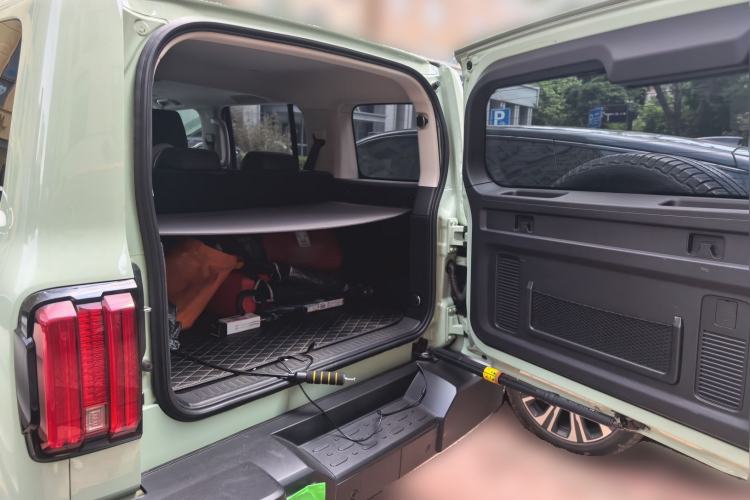 Used Tank 300 2023 City Edition 2.0T—Stylish as Ever Trunk