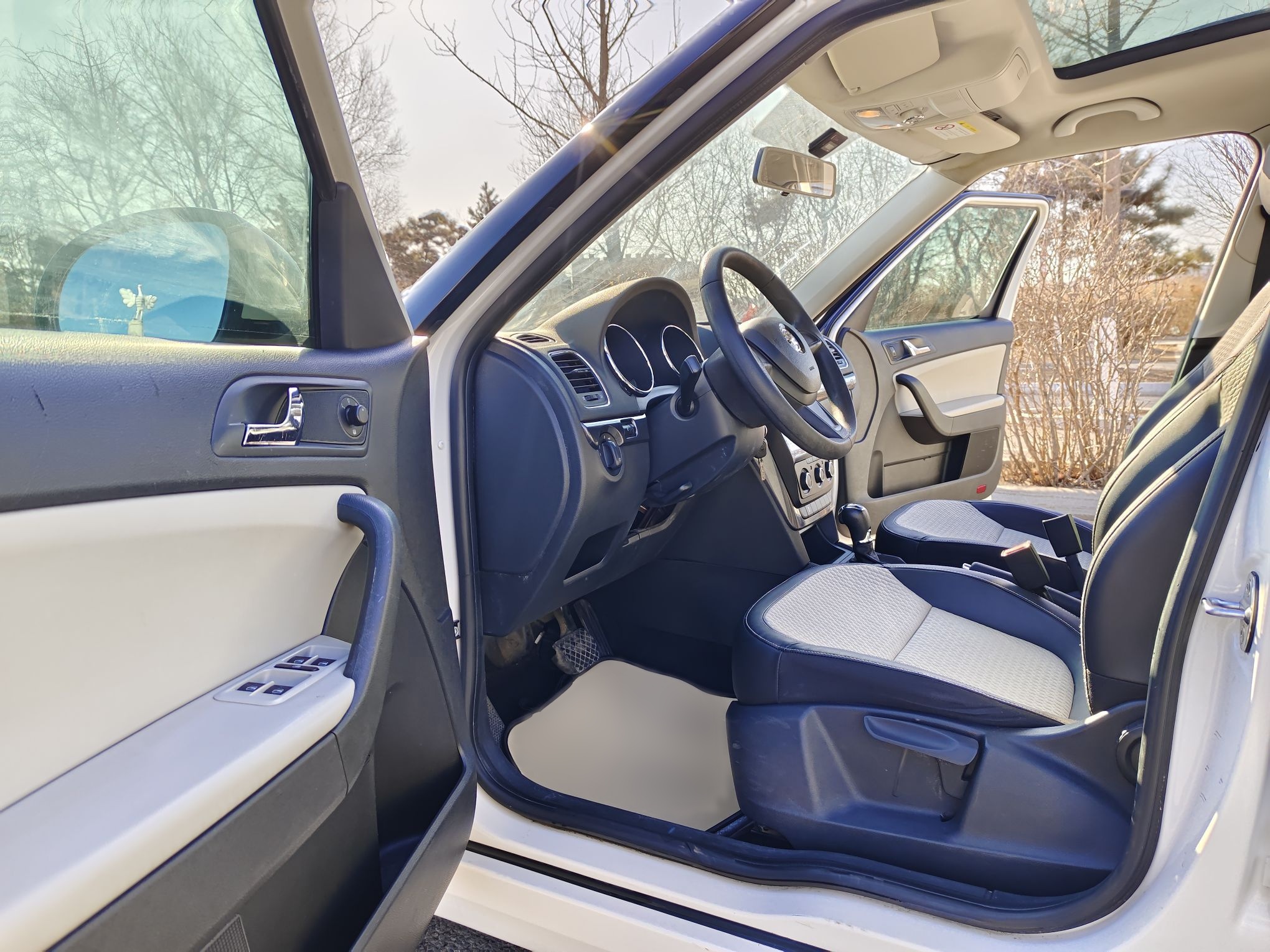 Переднее сиденье в автомобиле