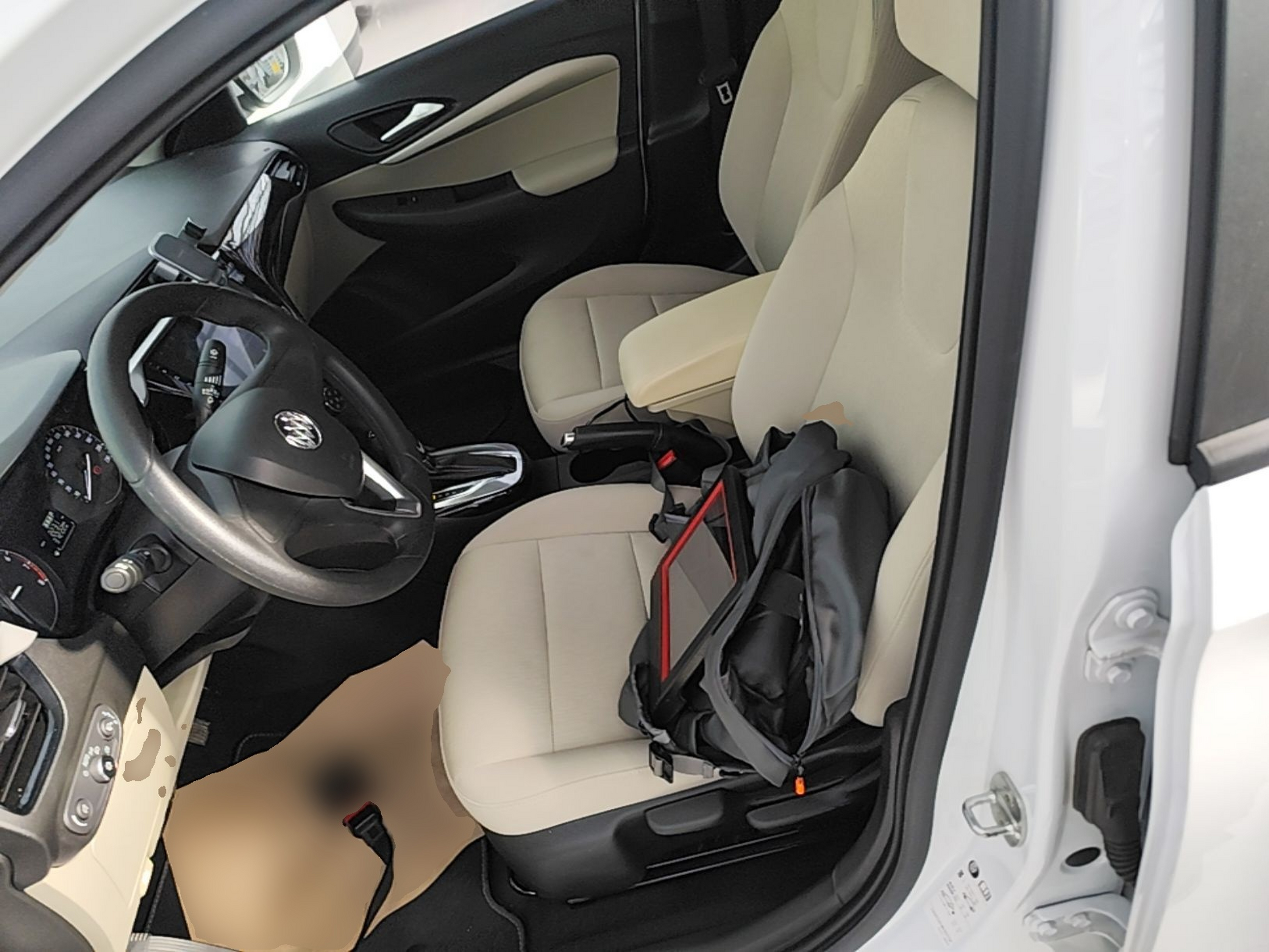 Переднее сиденье в автомобиле