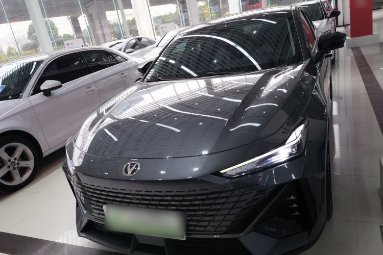 Used Changan UNI-V iDD 2023 ZhiDian iDD 1.5T 113km ZhiKu Model
