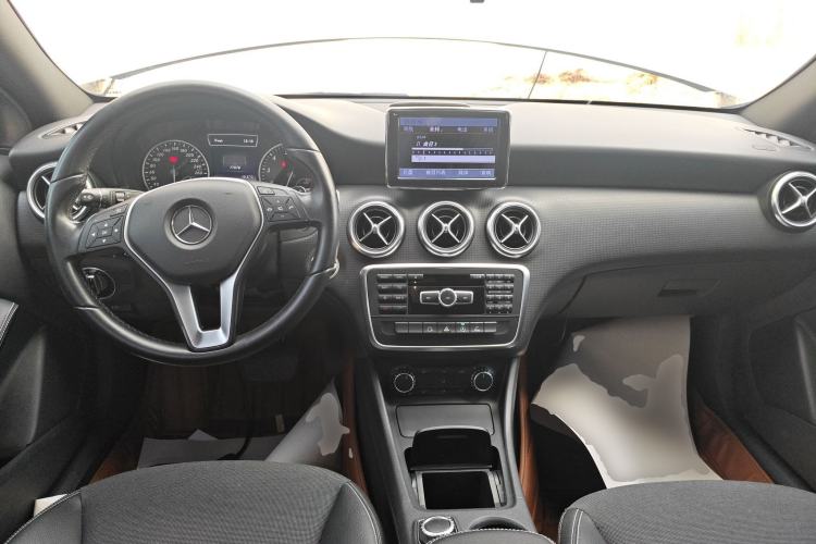 Used Mercedes-Benz A-Class 2015 A 180 Center Console