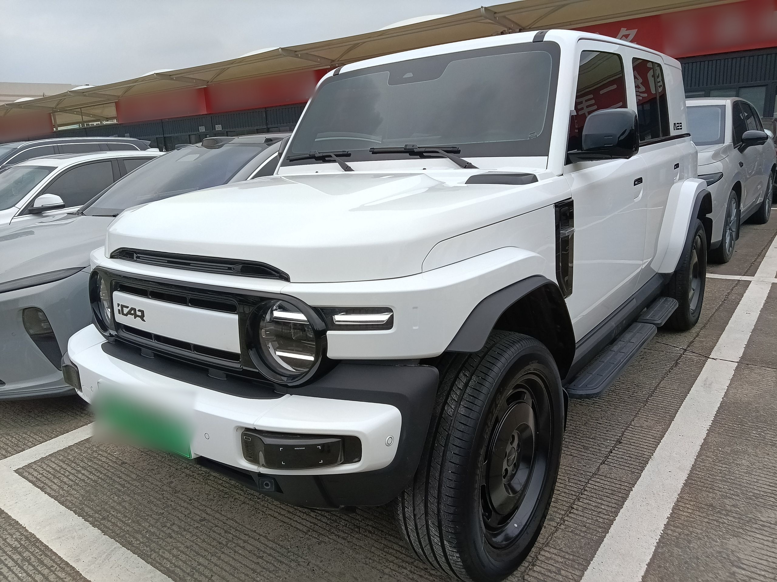 تحت مقدمة السيارة