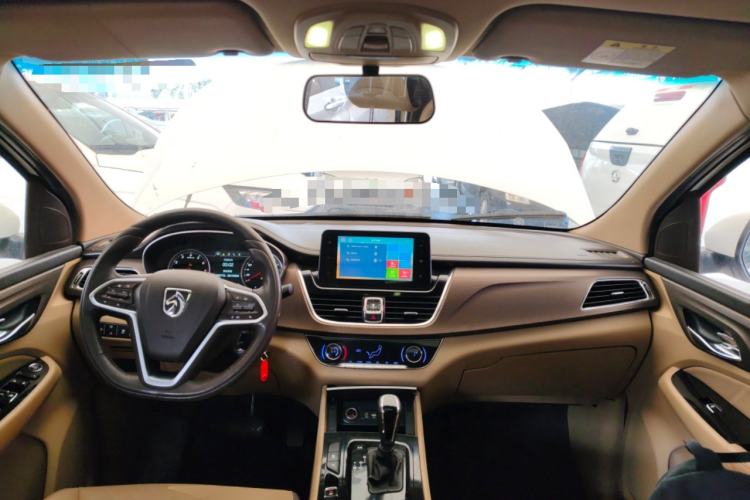 Used Baojun 730 2017 1.8L iAMT Luxury Version 7-Seater
