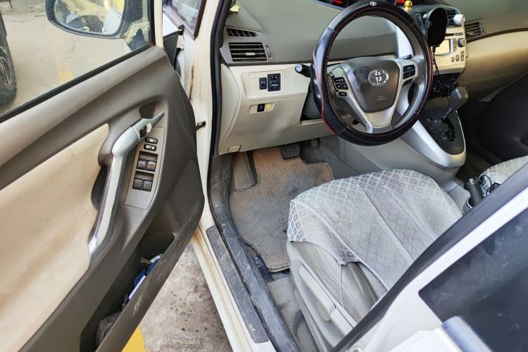 Used Toyota Verso 2014 Starlight 180E CVT Elite Edition
