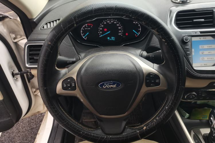 Used Ford Escort 2015 1.5L Automatic Fashion Model
