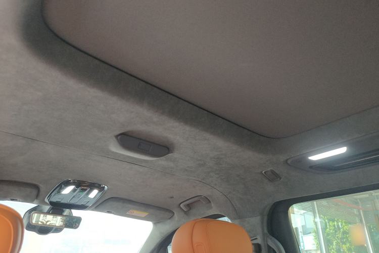 Used Geely Galaxy LEVC L380 2024 140-Degree 6-Seater All-Wheel-Drive Ultra Headliner