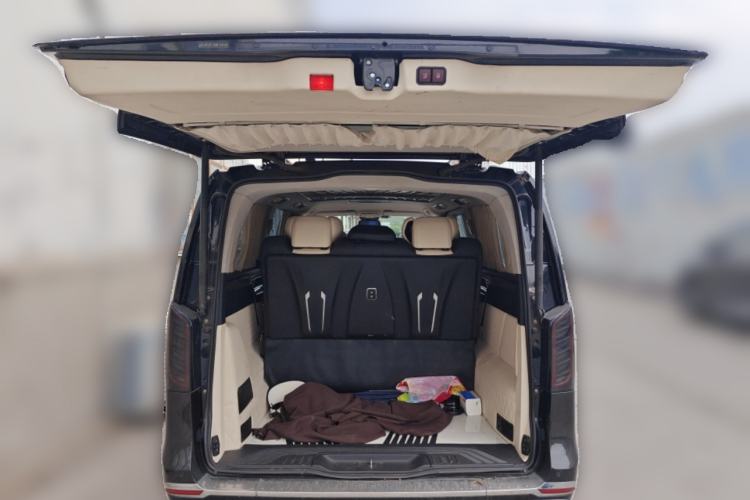 Used Mercedes-Benz Vito 2021 2.0T Elite Version 7 Seats Trunk