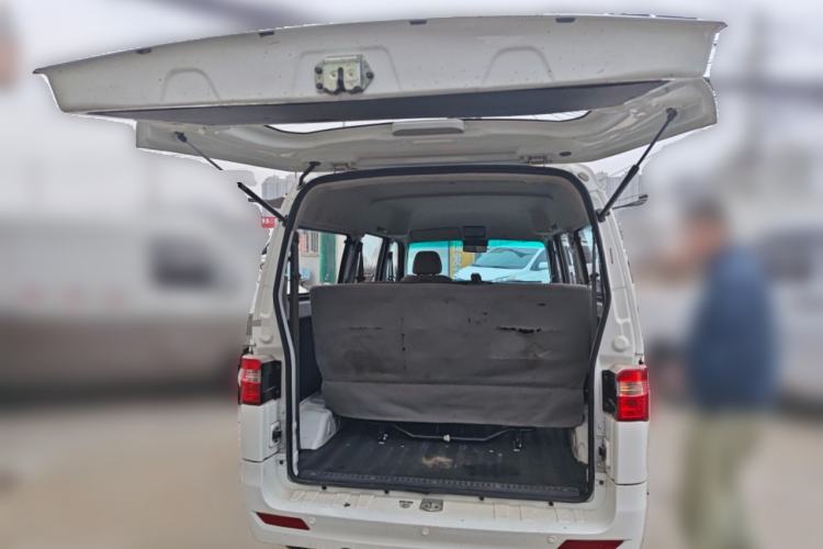 Used Jinbei Hiace X30 2023 1.5L Super-Comfortable Passenger Van 5/6/7-Seater Non-Air-Conditioned Version Model SWC15M
