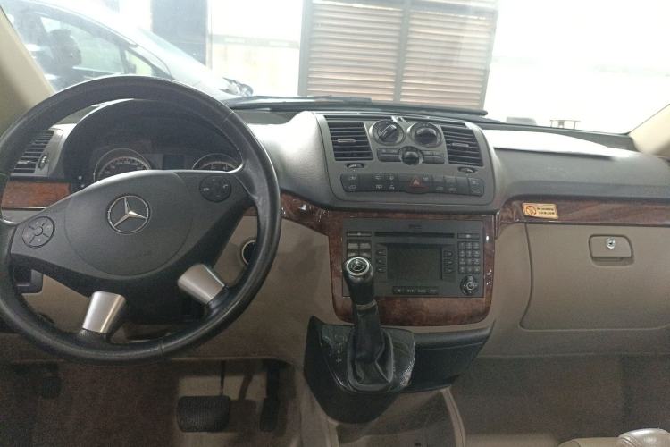 Used Mercedes-Benz Viano 2013 3.0L Comfort Edition Center Console