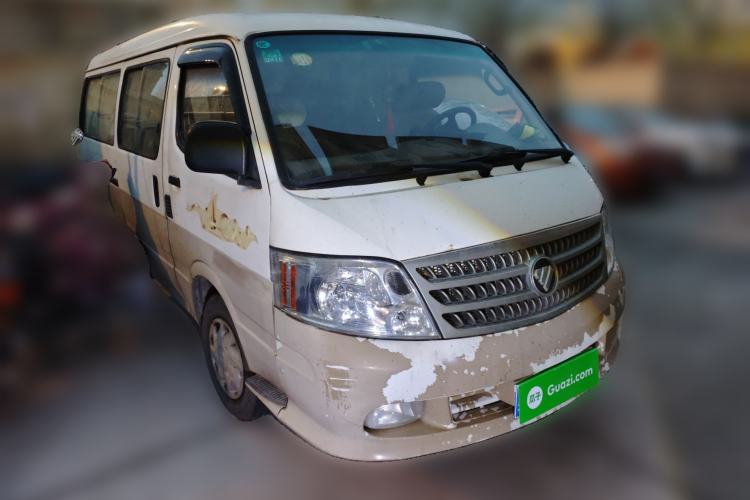 Used Foton Scenic 2014 2.0L Express Classic Long-Wheelbase Low-Roof 4Y20M Front Right 45 Deg