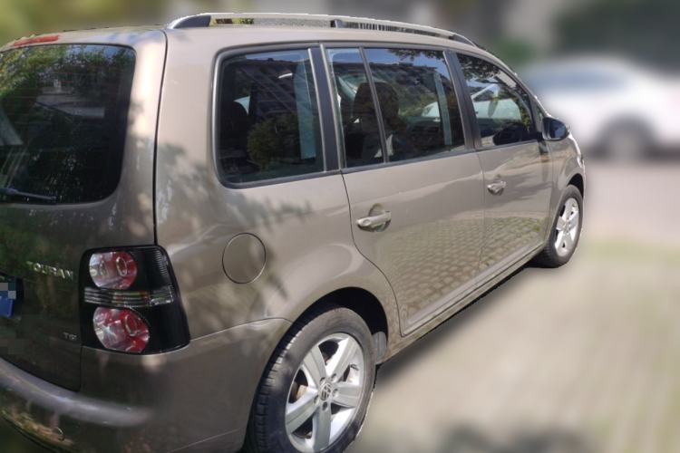 Used Volkswagen Touran 2015 1.4T DSG Comfort Edition 5 Seats Rear Right 45 Deg