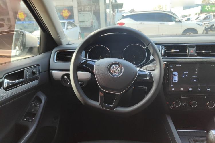 Used Volkswagen Sagitar 2016 230TSI 25th Anniversary Edition Steering Wheel