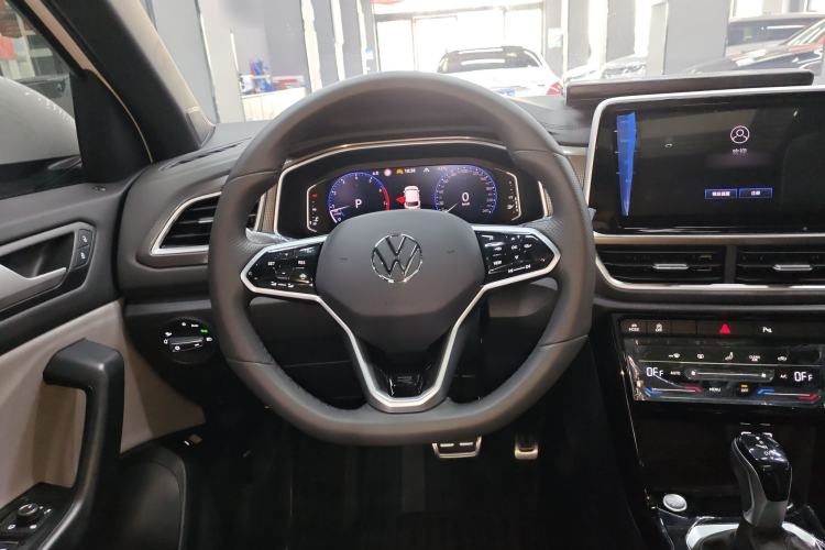 Used Volkswagen T-ROC 2024 300TSI DSG Two-Wheel-Drive Chen Guang Edition
