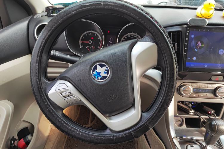 Used Venucia T70 2015 2.0L CVT Smart Edition
