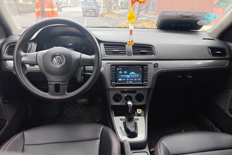 Used Volkswagen Lavida 2013 1.6L Automatic Fashion Edition Center Console