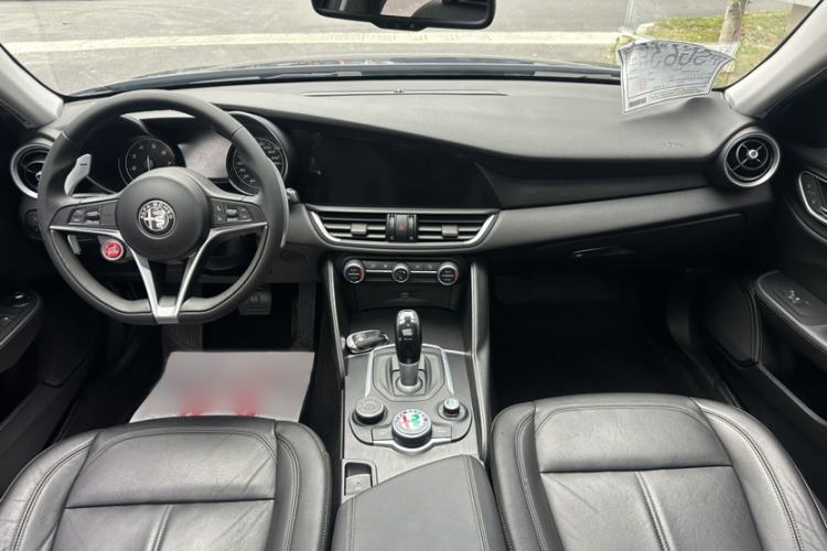 Used Alfa Romeo Giulia 2017 2.0T 280HP Luxury Edition
