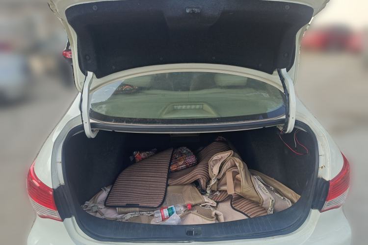 Used Nissan Sylphy 2012 Classic 1.6XE Automatic Comfort Edition Trunk