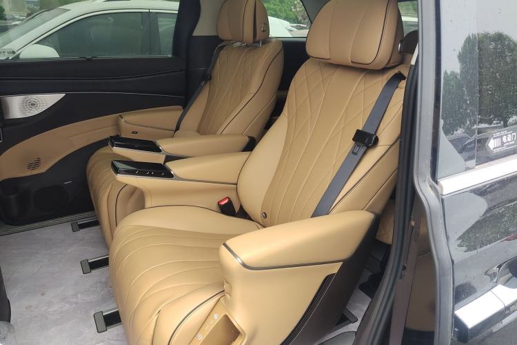 Used Denza D9 2024 DM-i 980 Four-Wheel Drive Prestige Model Left Rear Seat