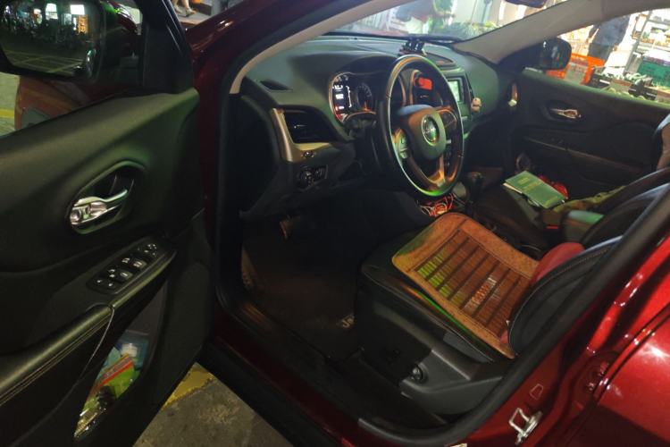 Used Jeep Cherokee 2016 2.4L Leading Edition
