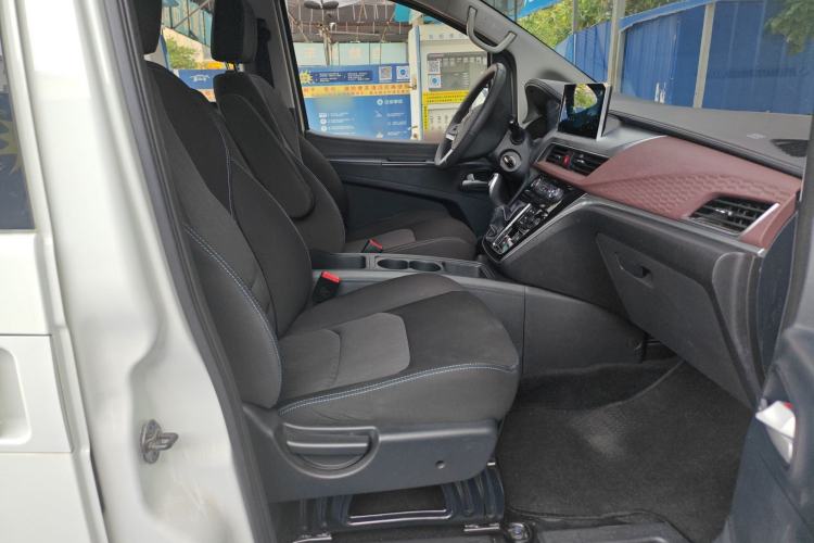 Used JAC Refine M3 2024 PLUS 2.0L HEV Smart Connect Edition Right Front Seat