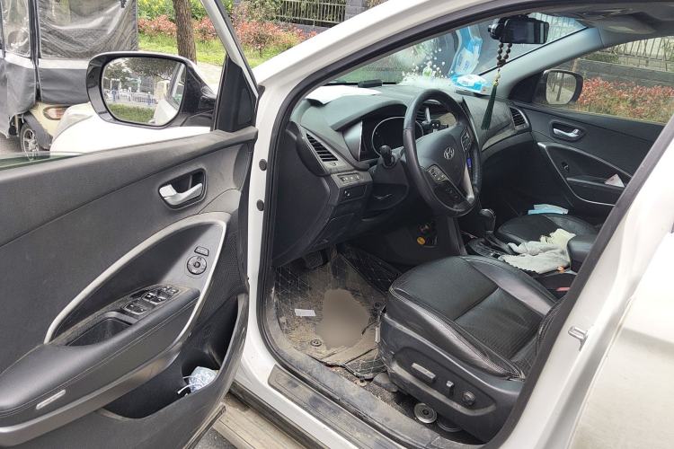 Used Hyundai Santa Fe 2013 2.4L Automatic Two-Wheel Drive Smart Version Driver Seat