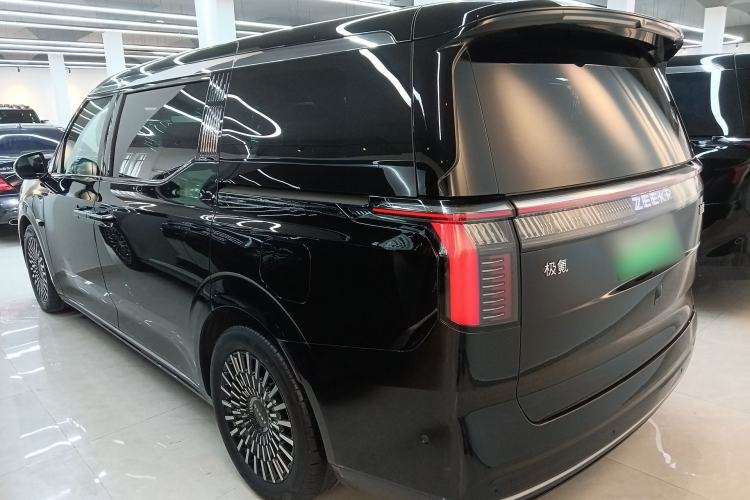 Used Zeekr 009 2024 7-Seater Walk-Through Version Four-Wheel Drive 108 kWh
