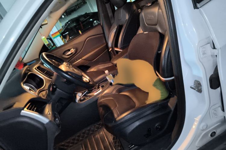 Used Jeep Cherokee 2016 2.4L Professional Edition Left Front Seat