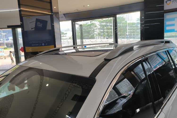 Used GAC Trumpchi GS8 2017 320T Two-Wheel Drive Luxury Smart Connectivity Version (7 Seats) Roof