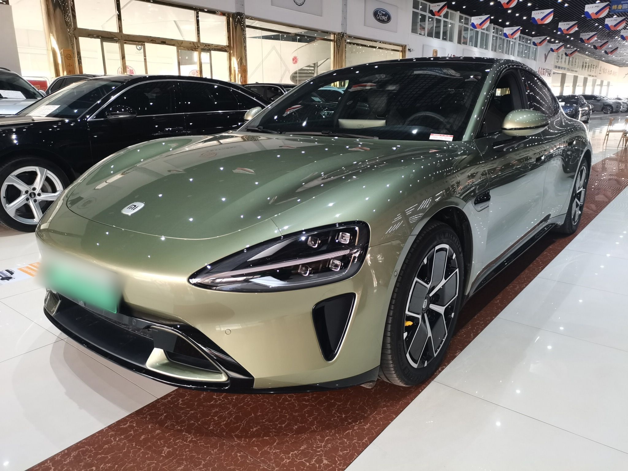 Под передней частью автомобиля